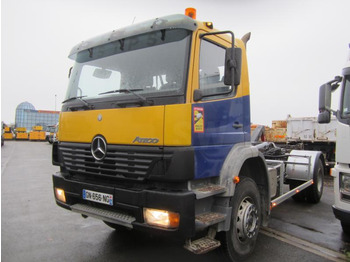 Крюковой мультилифт MERCEDES-BENZ Atego 1823