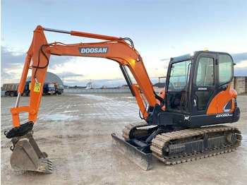 Мини-экскаватор DOOSAN DX60