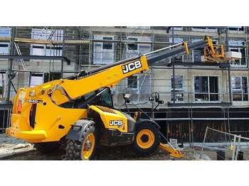 Телескопический погрузчик JCB