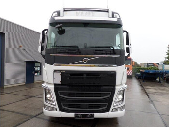 Тягач Volvo FH 540 6x2: фото 3