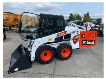 Мини-погрузчик с бортовым поворотом BOBCAT S450