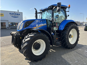 Трактор NEW HOLLAND T7.245