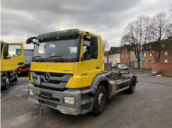 Крюковой мультилифт MERCEDES-BENZ Axor 1829