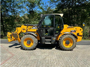 Телескопический фронтальный погрузчик JCB