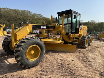 Грейдер CATERPILLAR 140H