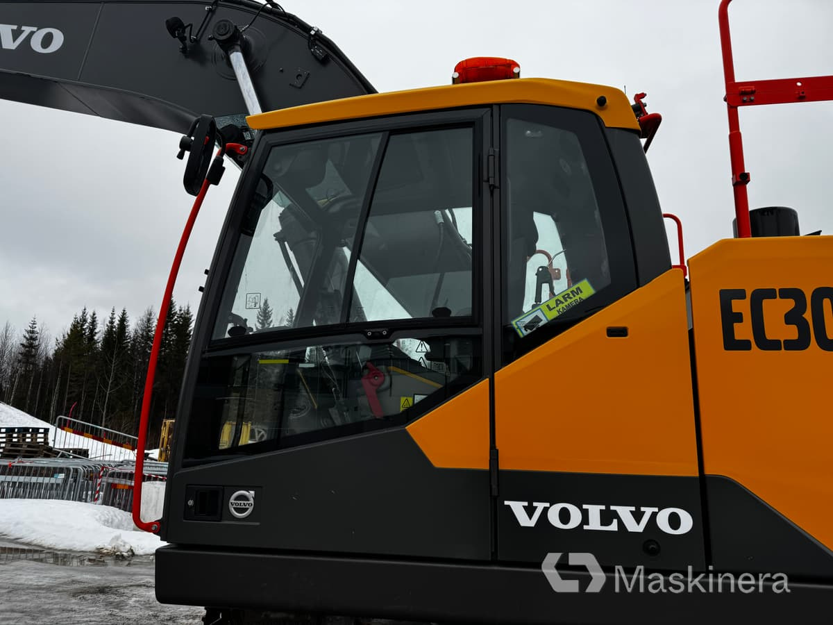 Гусеничный экскаватор Grävmaskin Volvo EC300EL med Rototilt och redskap: фото 9