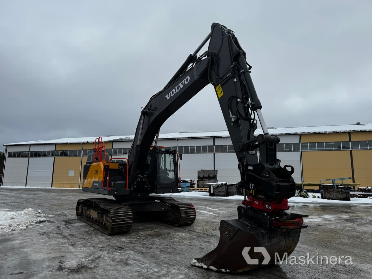 Гусеничный экскаватор Grävmaskin Volvo EC300EL med Rototilt och redskap: фото 7