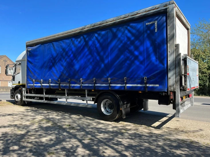 Тентованный грузовик Iveco Eurocargo Curtainsider 180E: фото 9