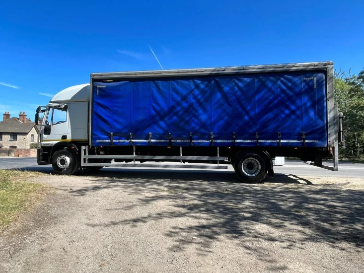 Тентованный грузовик Iveco Eurocargo Curtainsider 180E: фото 6