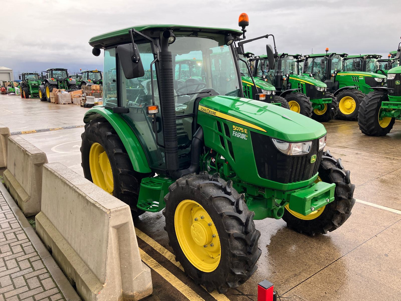 Новый Трактор John Deere 5075E: фото 7