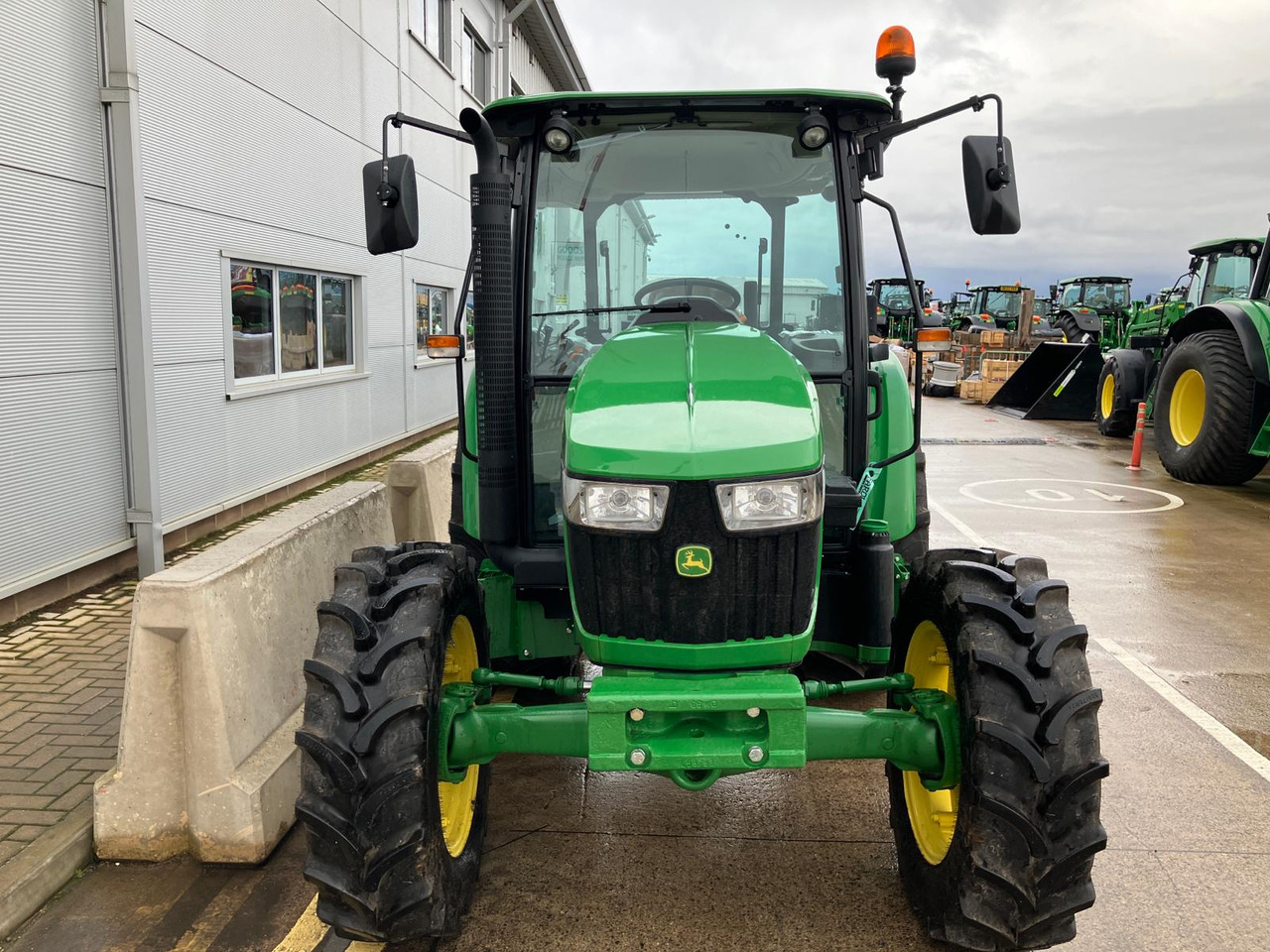 Новый Трактор John Deere 5075E: фото 8