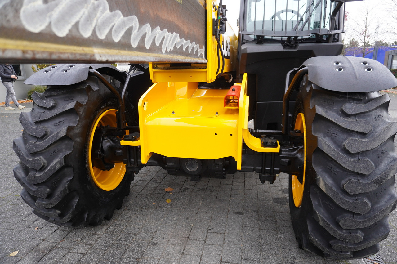 Телескопический фронтальный погрузчик JCB 560-80 / 6 ton lifting capacity / power 146 HP: фото 32