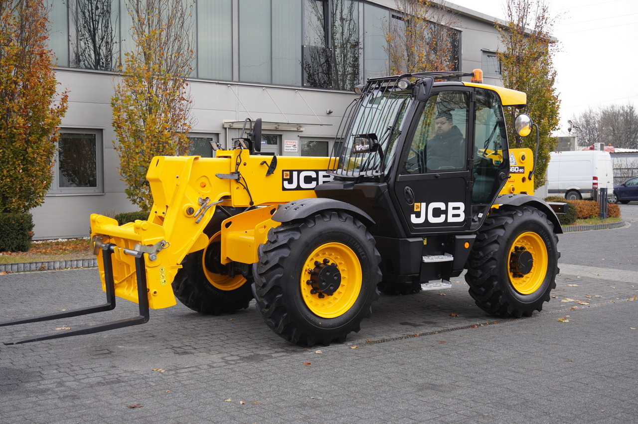 Телескопический фронтальный погрузчик JCB 560-80 / 6 ton lifting capacity / power 146 HP: фото 8