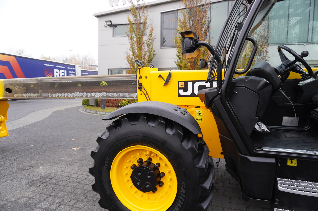 Телескопический фронтальный погрузчик JCB 560-80 / 6 ton lifting capacity / power 146 HP: фото 22