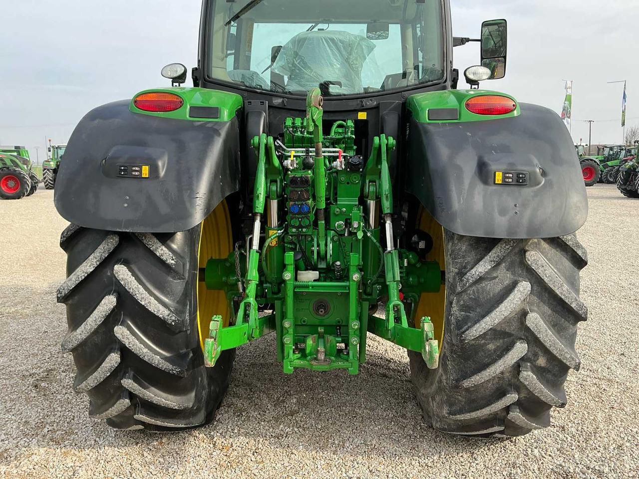 Трактор John Deere 6155R: фото 9