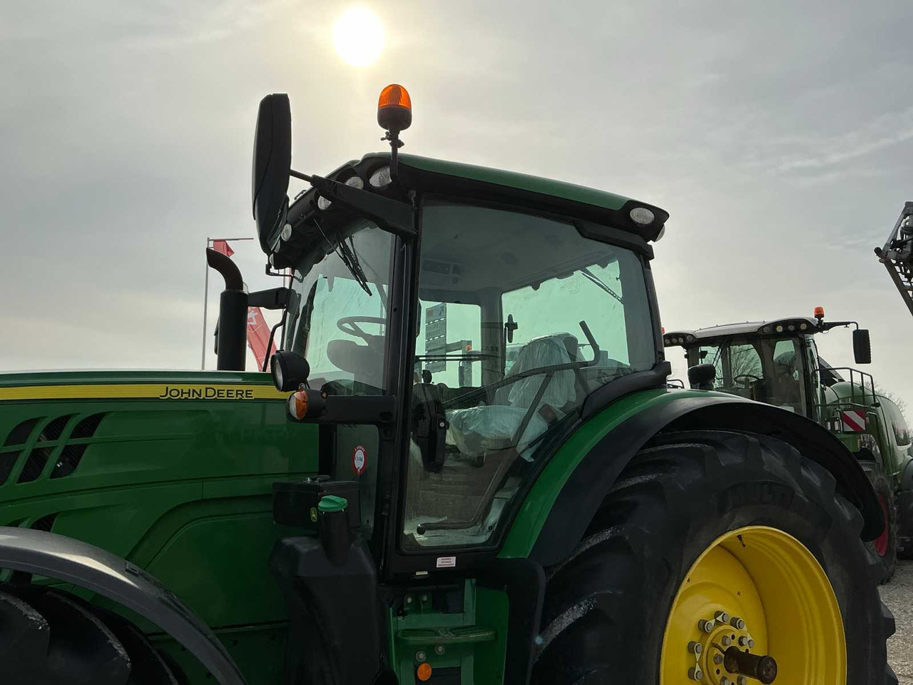 Трактор John Deere 6155R: фото 27