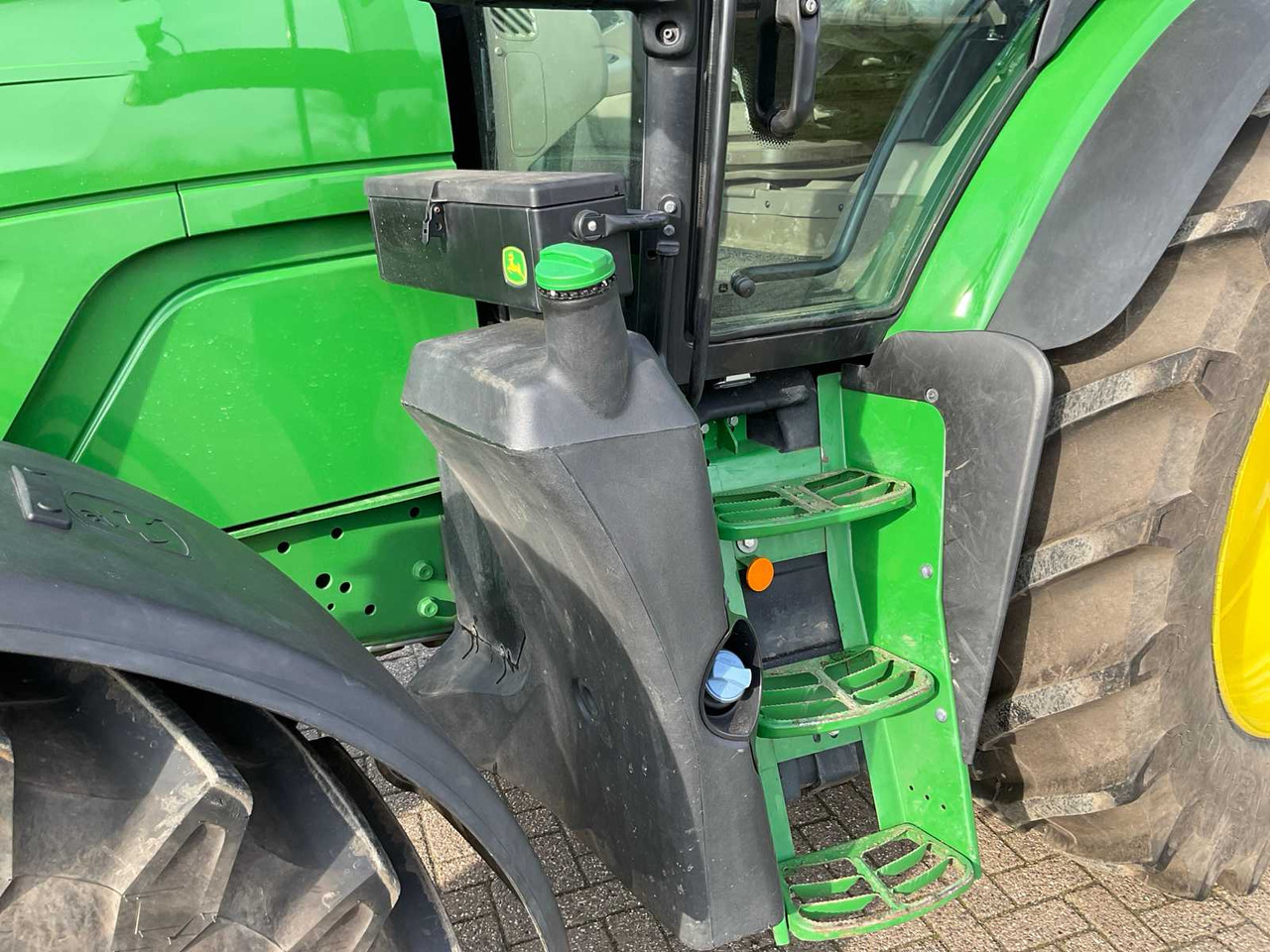 Трактор John Deere 6155R: фото 13