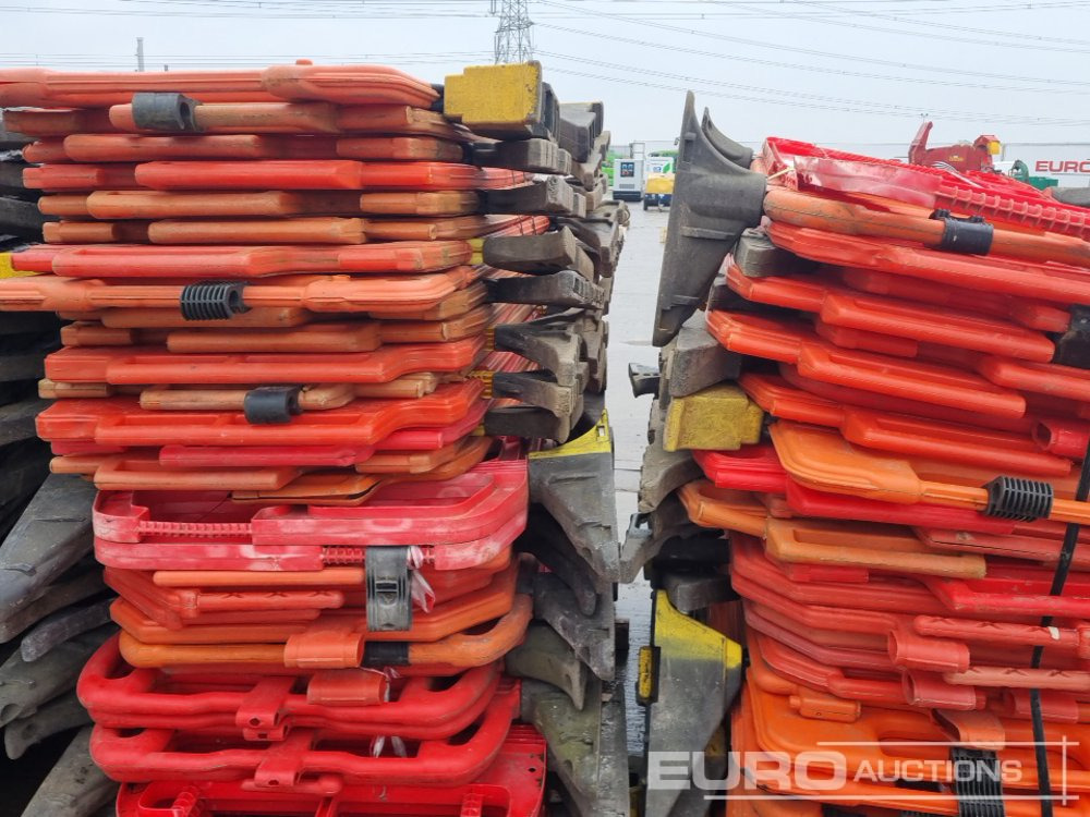 Строительное оборудование Bundle of Tracking Boards (3 of), Bundle of Plastic Pedestrian Safery Barriers (2 of): фото 21